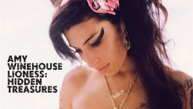 El álbum póstumo de Amy Winehouse alcanza el número uno en ventas