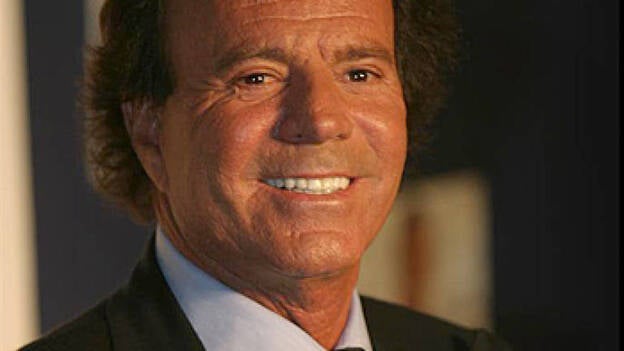 Julio Iglesias actúa este lunes en Tel Aviv en un único concierto