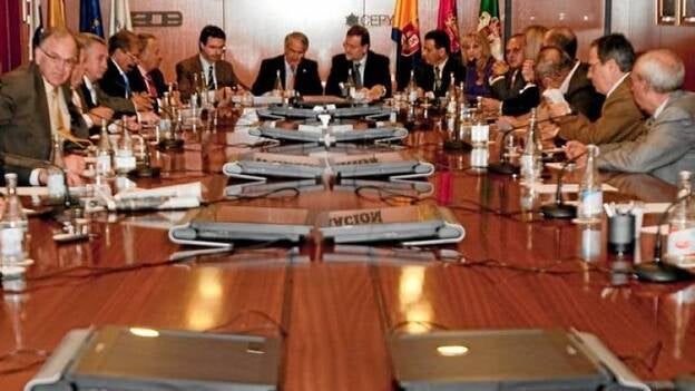 La Patronal quiere congelar dos años todos los sueldos