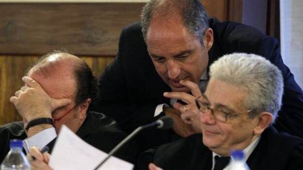 El jurado oye cómo Camps y su esposa agradecen un "detallito" de "el Bigotes"