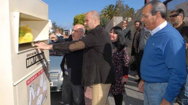 Contenedores en Ingenio de ropa y calzado usado