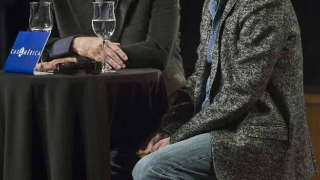 Serrat y Sabina, "un colibrí y un cuervo", mitigan la crisis contraatacando