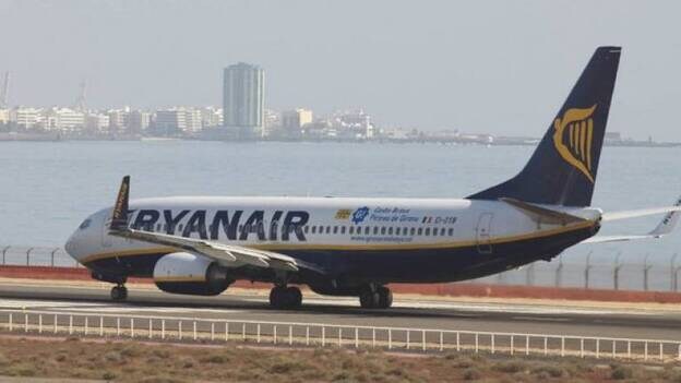 Ryanair anuncia más frecuencias Barcelona-Canarias para sustituir a Spanair