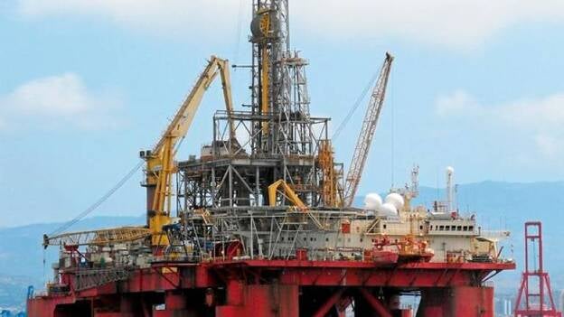 Fomento da cinco días para las alegaciones al petróleo