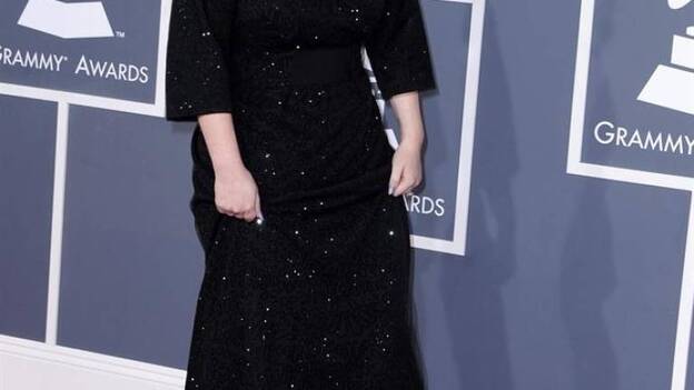 Adele reina en unos Grammy que despidieron a la diva Whitney Houston