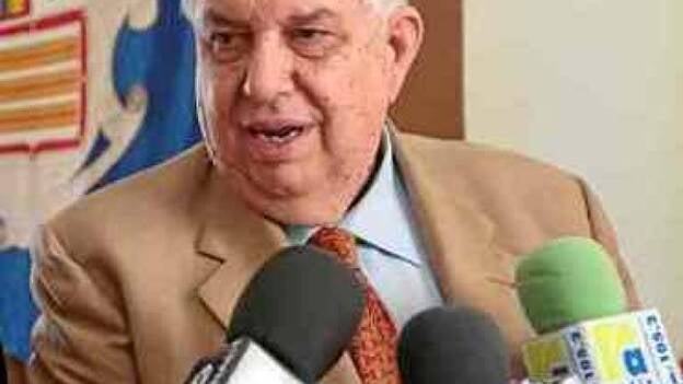 Lothar Siemens demanda igualdad de oportunidades en la concesión de las becas