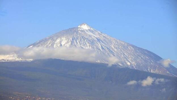 El Teide amanece blanco