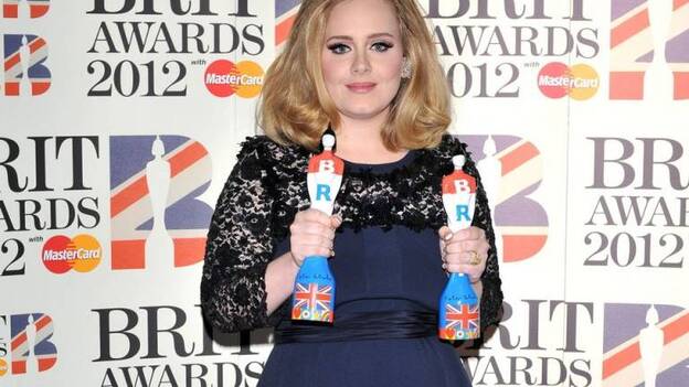 Adele arrasa en los premios Brit