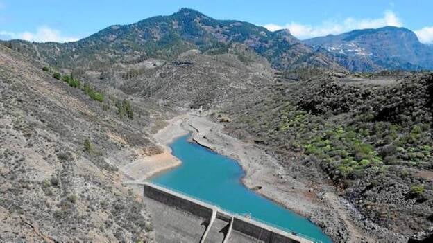 El caudal de las grandes presas ha bajado en un año en un 26%