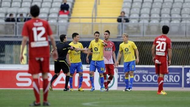 Momo, siempre en permuta