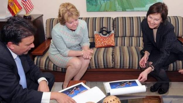 La nueva consejera de Asuntos Consulares de Estados Unidos se interesa por el tráfico de plataformas y la ayuda humanitaria