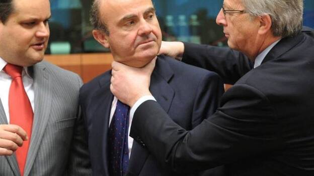 El Eurogrupo da un balón de oxígeno a Grecia con rescate y margen a España