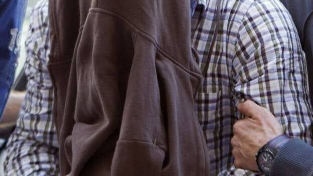 El juez dicta prisión para policía que atropelló a ciclista y se dio a fuga