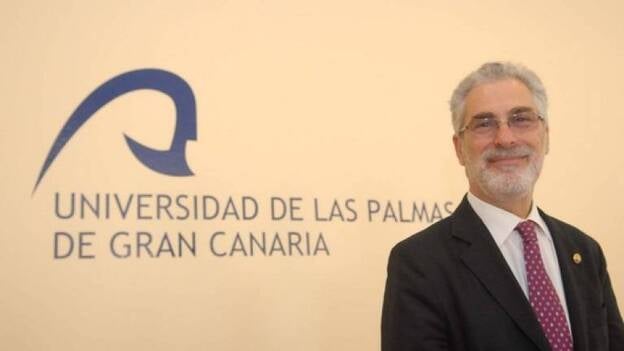 Regidor expresa su preocupación de que los recortes afecten a las becas