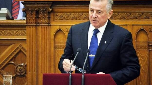 Dimite el presidente de Hungría tras ser acusado de plagiar su tesis doctoral