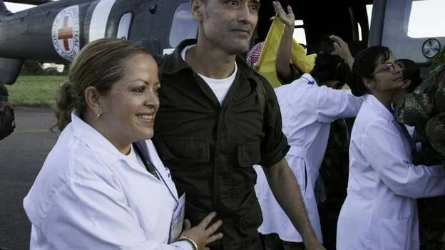 Maltrato, cadenas y fugas entre los momentos más duros de liberados por FARC