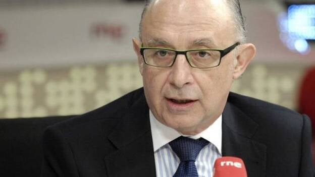 Hacienda estudia el nivel de renta para mejorar el acceso a los fármacos