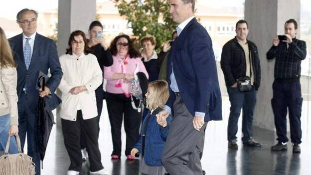 La recuperación del nieto de los reyes reúne a gran parte de su familia