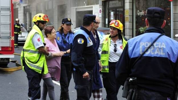 Desalojo por incendio en la calle Juan Manuel Durán