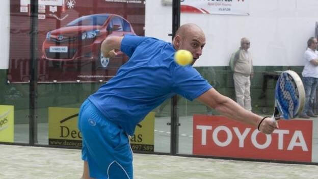 El Torneo Benéfico de El Muelle Pádel Club llega a su ecuador