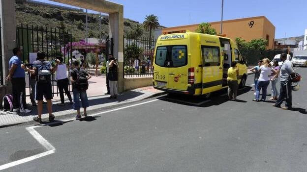 Desalojan un instituto de Telde tras verterse tóxicos en su laboratorio