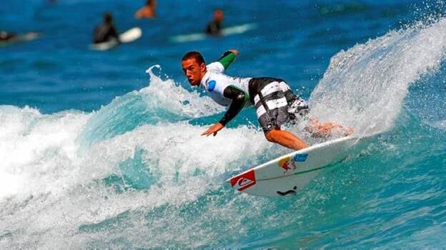 Casi 100 jóvenes expertos persiguen la ola más espectacular en La Cícer