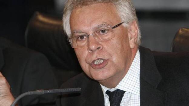 Felipe González pide diálogo y "aunar esfuerzos" ante "la situación de emergencia"