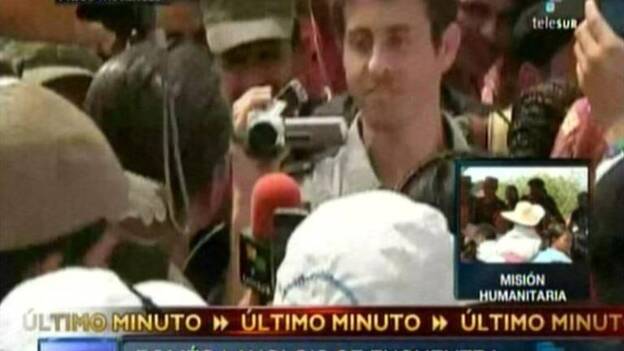 El periodista francés llega a Bogotá tras ser liberado por las FARC