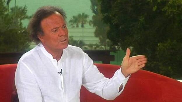 Julio Iglesias, preocupado por la situación "marginada" de España en la UE