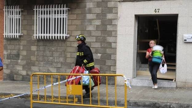 Los 57 evacuados por el derrumbe, en busca de ayuda