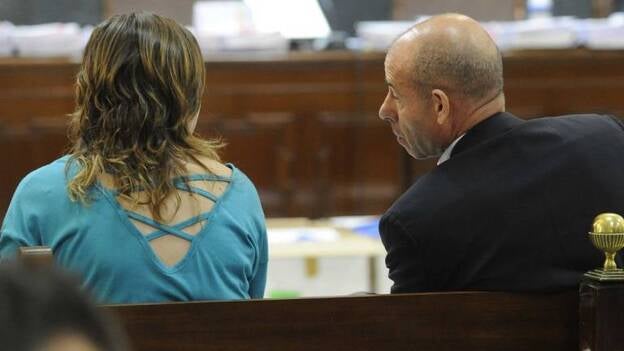 "Me vendó los ojos, me penetró, y al acabar me dijo que ya estaba en el grupo"