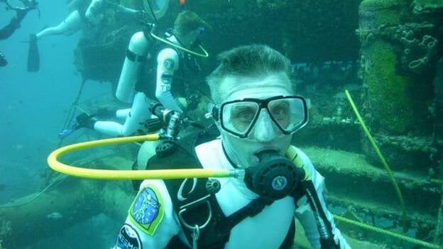 Un equipo de la NASA entrena en una base subacuática para viajar en asteroides