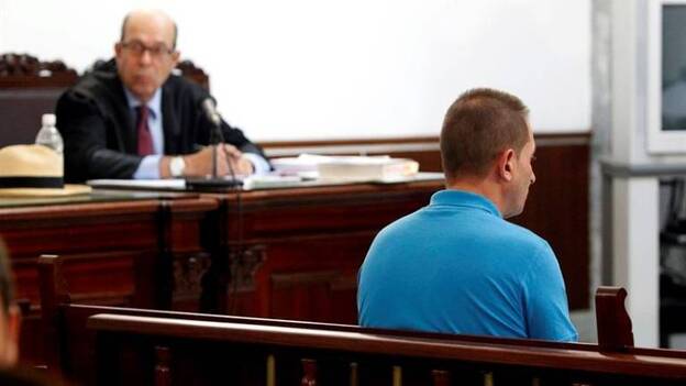 El acusado de quemar su casa con su familia dentro dice que quería suicidarse