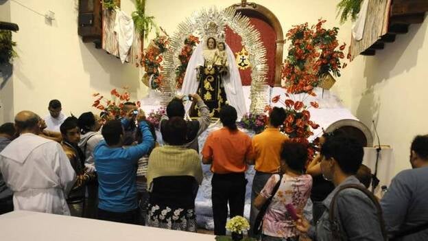 La Virgen del Carmen se acerca a sus fieles
