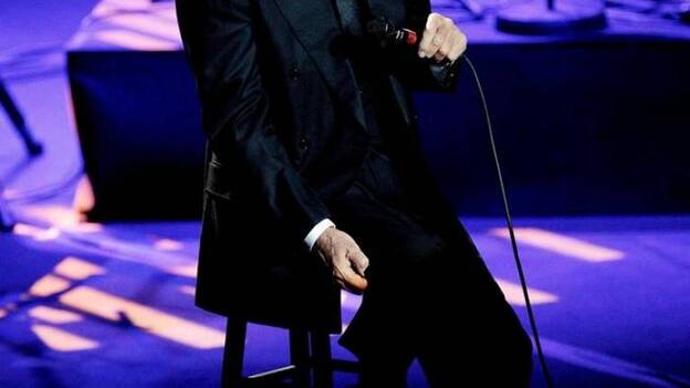 Julio Iglesias intima con un público entregado en el Palau de les Arts