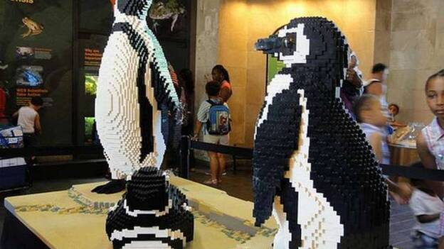 El zoo de El Bronx abre un safari de animales construidos con piezas de Lego