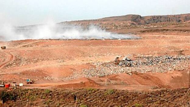 San Bartolomé exige al Cabildo mejorar la gestión del vertedero