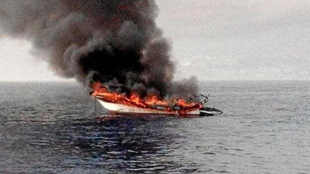 Capitanía cree que el barco se incendió por un cortocircuito