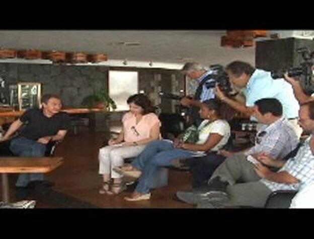 Zapatero se reúne con los medios de comunicación en Lanzarote