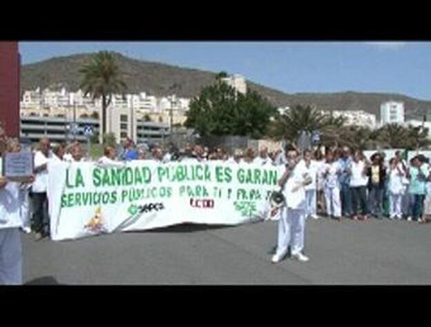 Sindicatos protestan el cierre de 56 camas del Materno