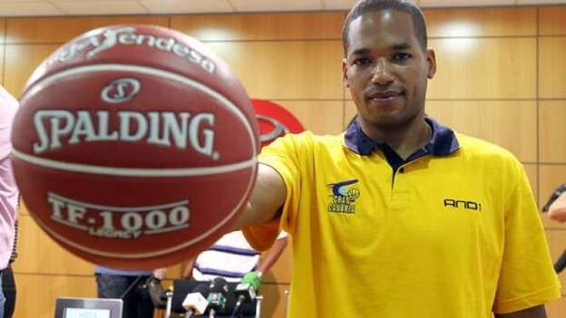 «Soy bajito pero muy peleón»