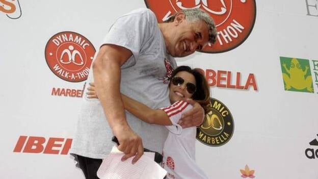 Eva Longoria colabora con una caminata solidaria para niños con cáncer