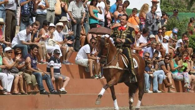 Pino Santo cierra las fiestas con los caballos