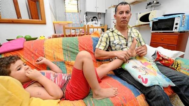«Mi hijo ya no se baña en El Inglés tras el ataque de un extraño pez»