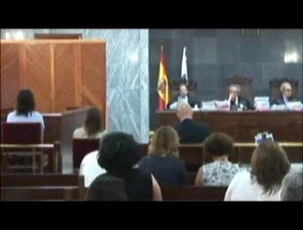 La testigo 44 relata como con 13 o 14 años sufrió su primera penetración