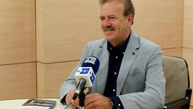 Una biografía ve a Adolfo Suárez como el guionista diario de la Transición