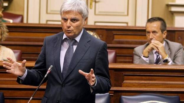 Pérez dice que se ha logrado evitar perder a 4.950 profesores menos