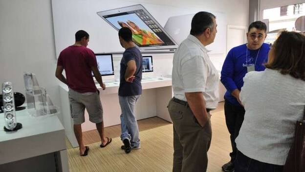 Fiebre de Apple en Triana