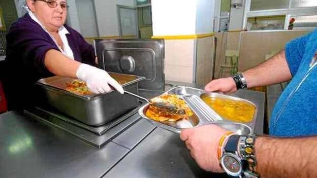 Uno de cada tres canarios sufre pobreza (33,8%), la tasa más alta de España