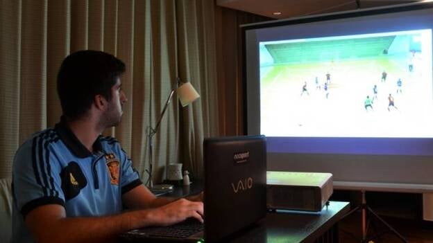 David Álvarez escudriña a la selección española